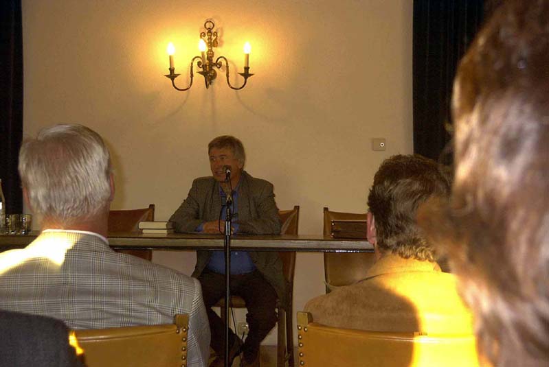 10003lesung.jpg  (136 kB)