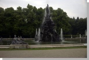 06044schlossbrunnen.jpg  (134 kB)