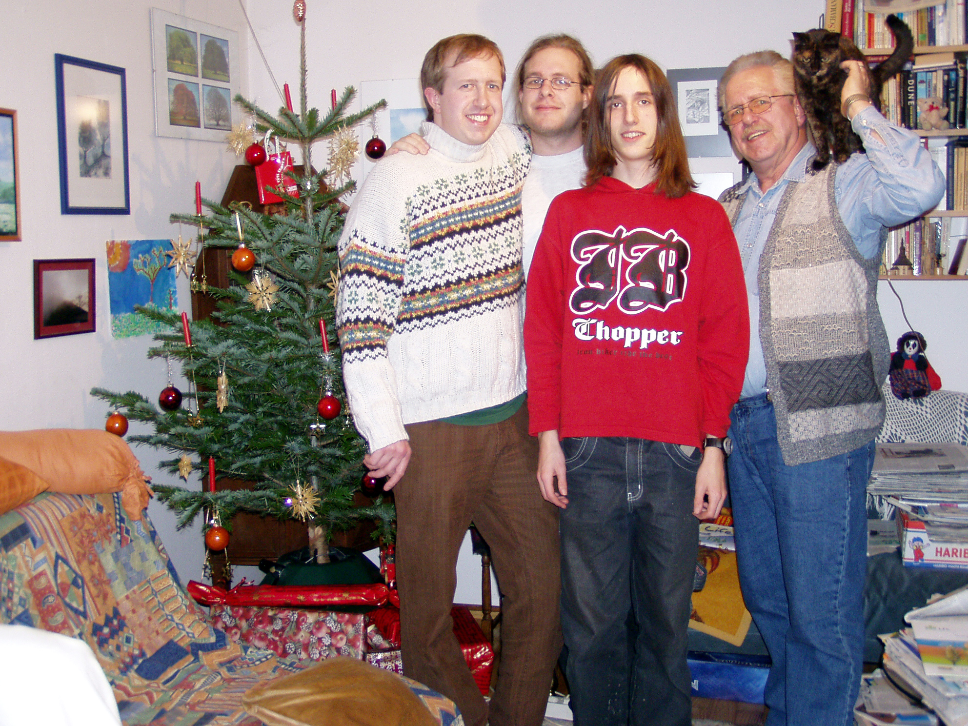 31_jungs-mit-karo.jpg  (1,7 Mb)